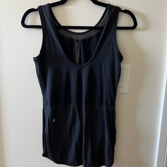 MESH FRONT SCOOP BACK LULULEMON TANK - Picture 2 of 3